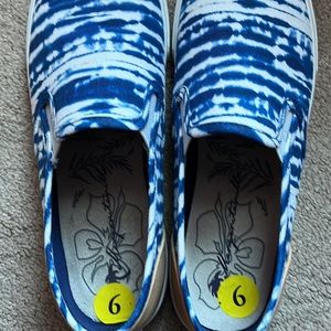Women’s size 9 Margaritaville canvas shoes